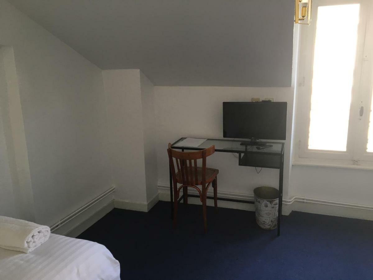 Two Connecting Rooms,859435616:JPEG